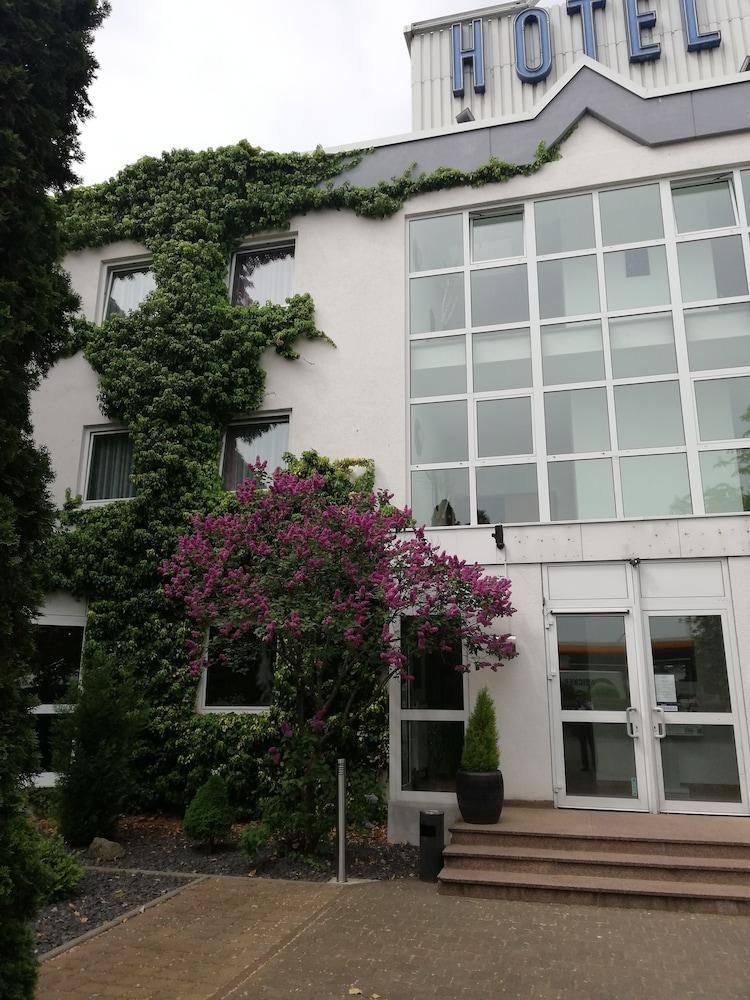 Arthotel Ambassador Wiesbaden - Free Parking Exterior foto
